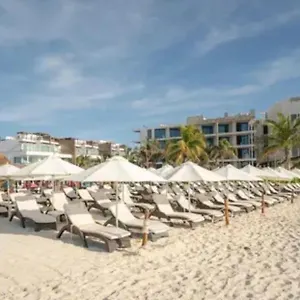 https://playa-playa-del-carmen.quintano-roohotels.com